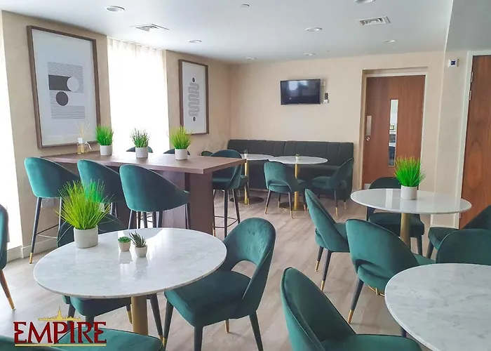 Stylish 2 Bed Apartment On Broad Street!